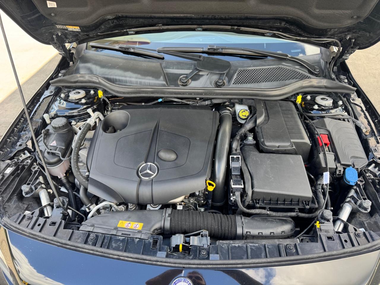 Mercedes-benz GLA 200 d Automatic Premium edition open