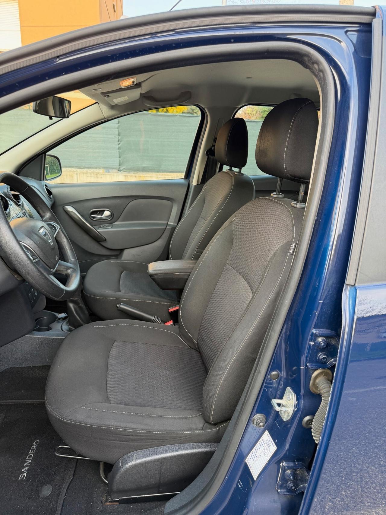 Dacia Sandero 1.5 dci - NEOP. - NAV. - 12 MESI DI GARANZIA -