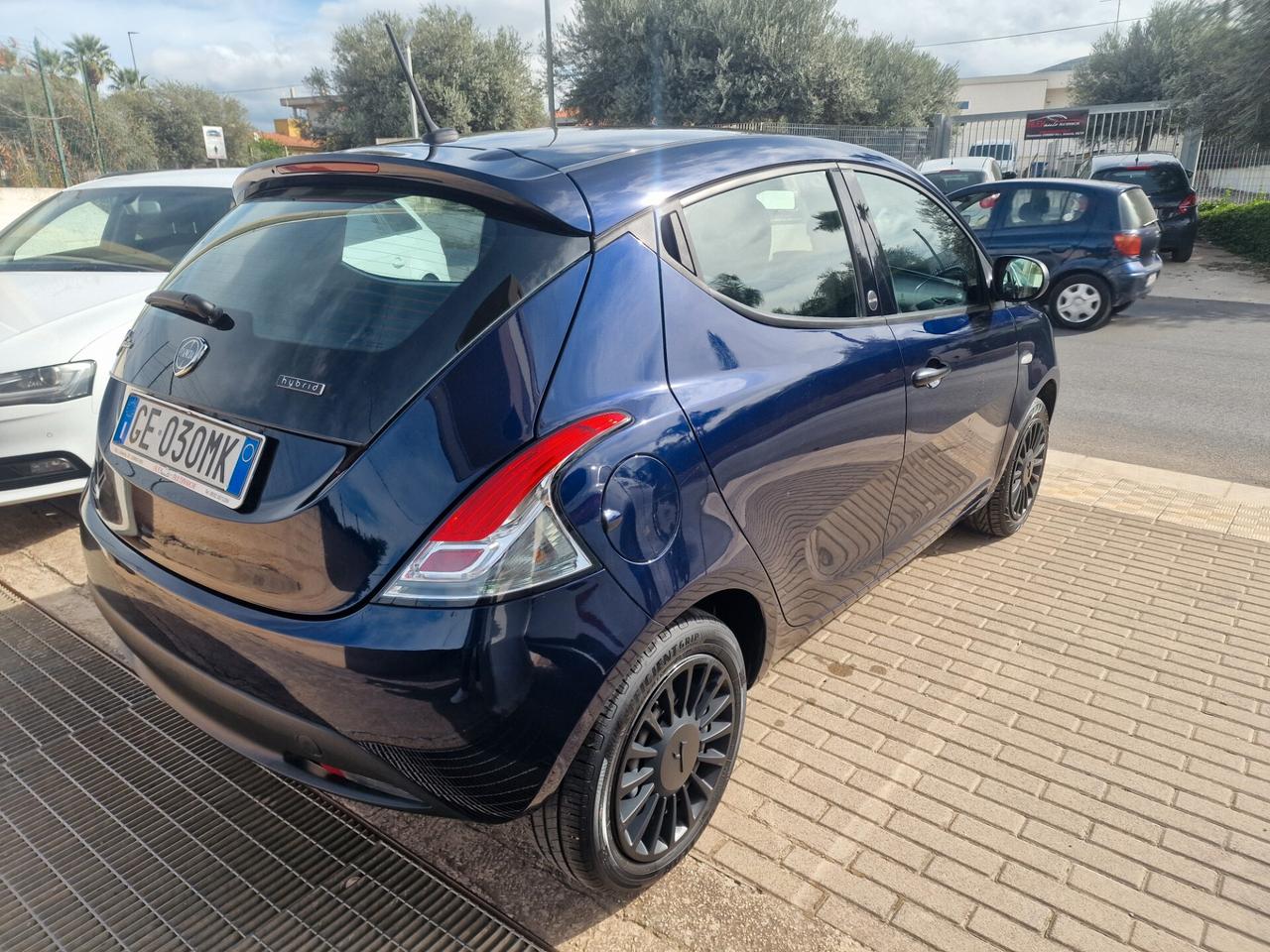 Lancia Ypsilon 1.0 FireFly 5 porte S&S Hybrid Ecochic Gold