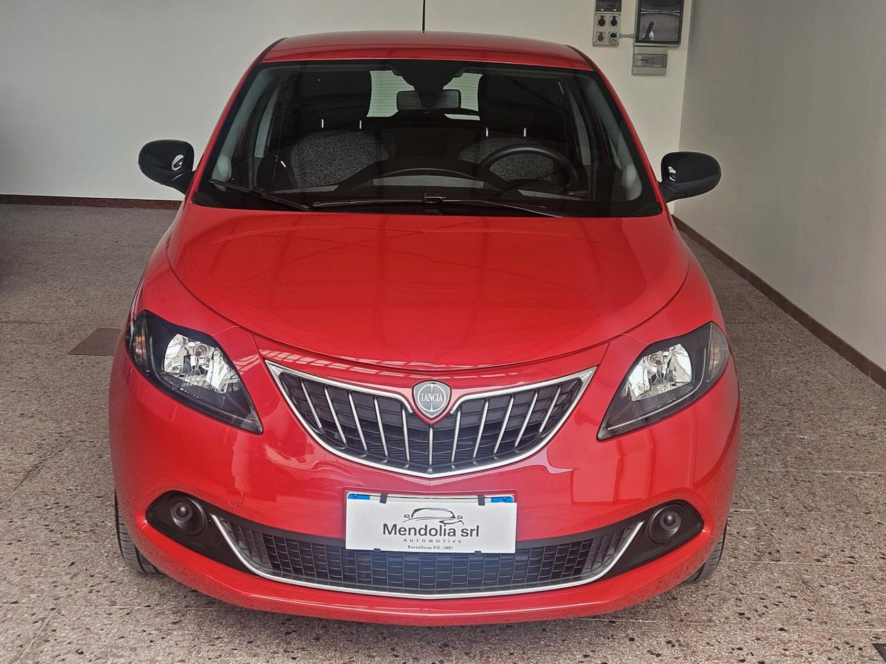 Lancia Ypsilon 1.0 FireFly 5 porte S&S Hybrid Silver