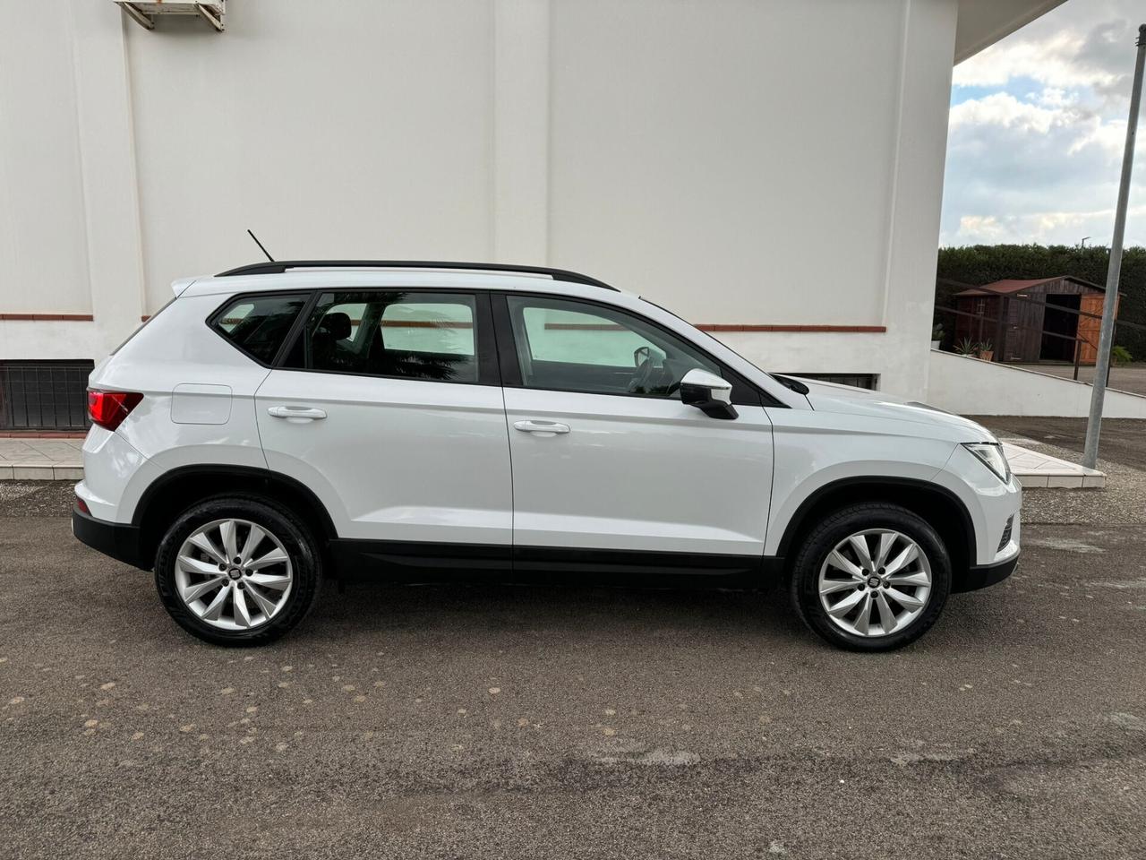 Seat Ateca 1.6 TDI FARI FULL LED, RetroCamera