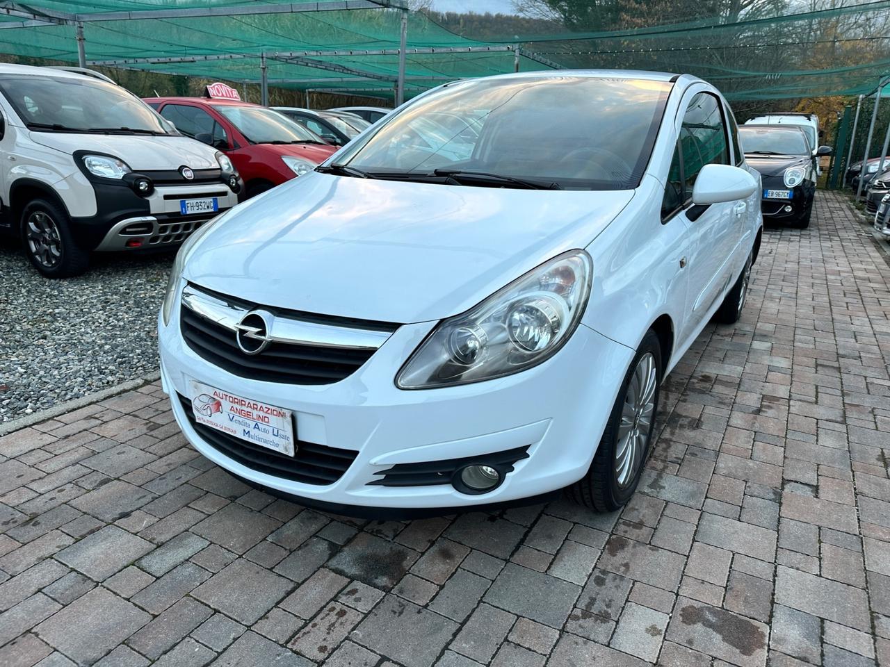 Opel Corsa 1.2 Benzina cambio automatico