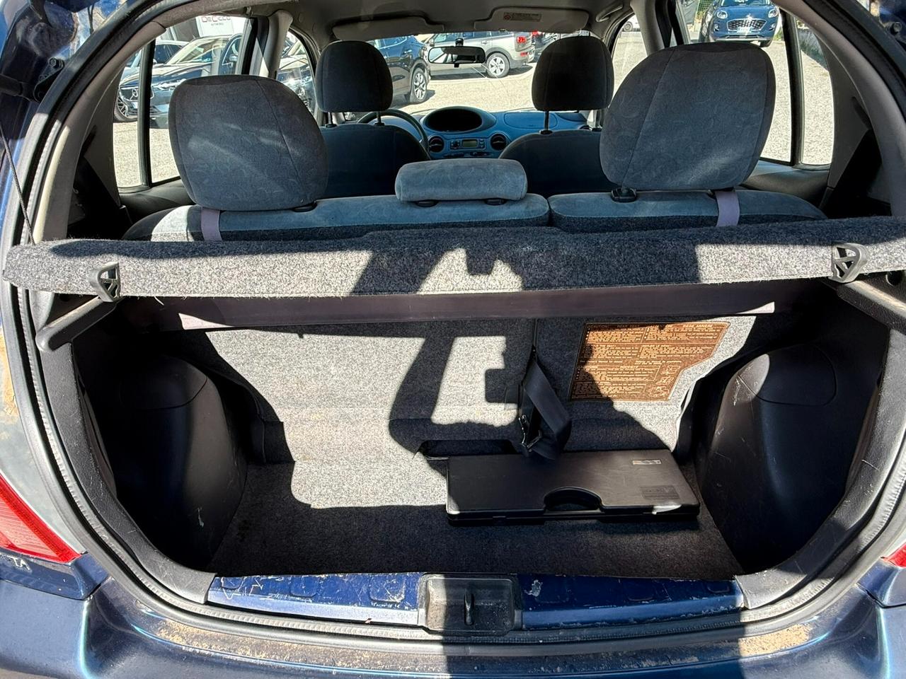 Toyota Yaris 1.0i 16V cat 5 porte Sol