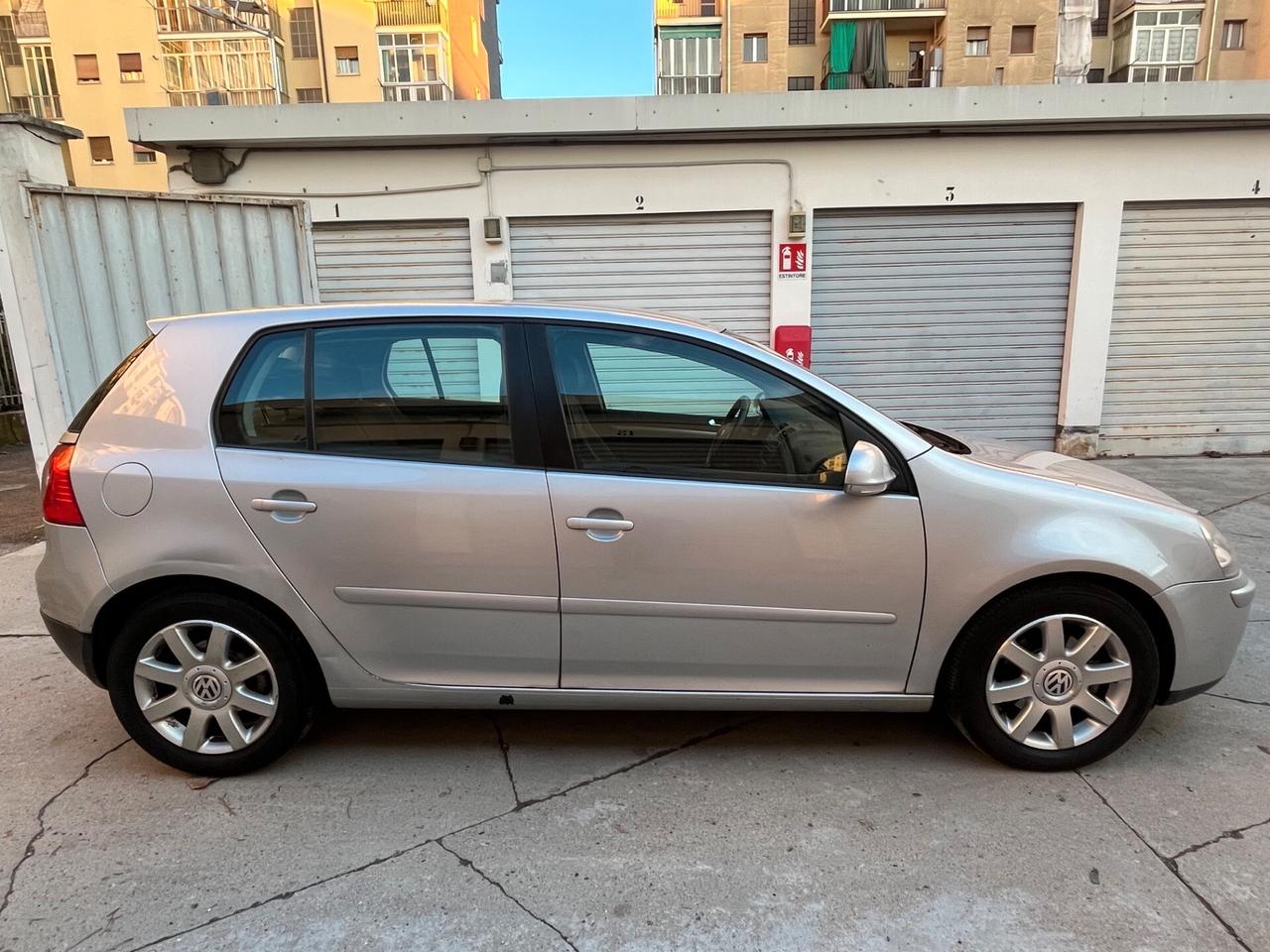 Volkswagen Golf 1.6 16V FSI 5p. Sportline