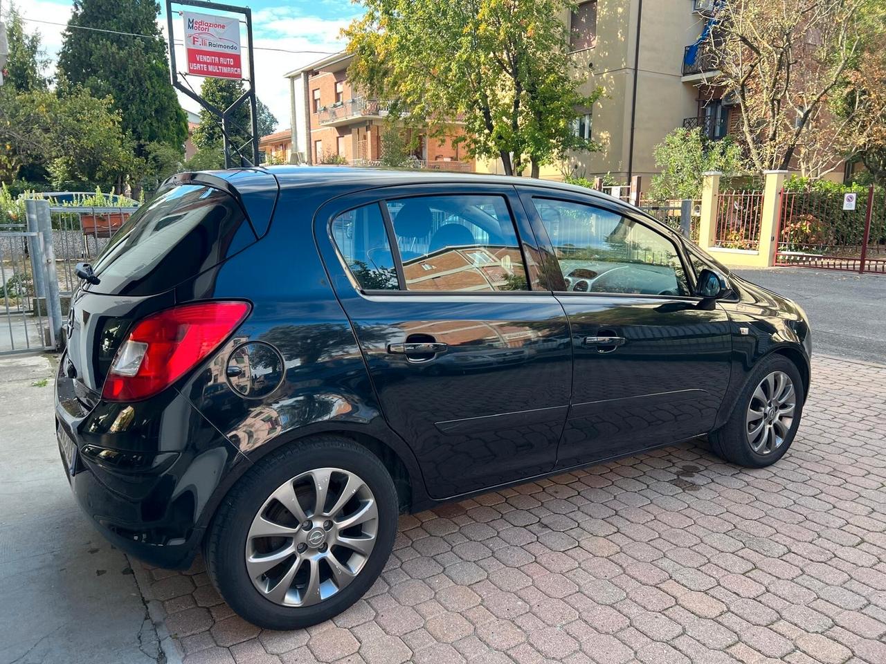 Opel Corsa 1.2 OK NEOPATENTATI