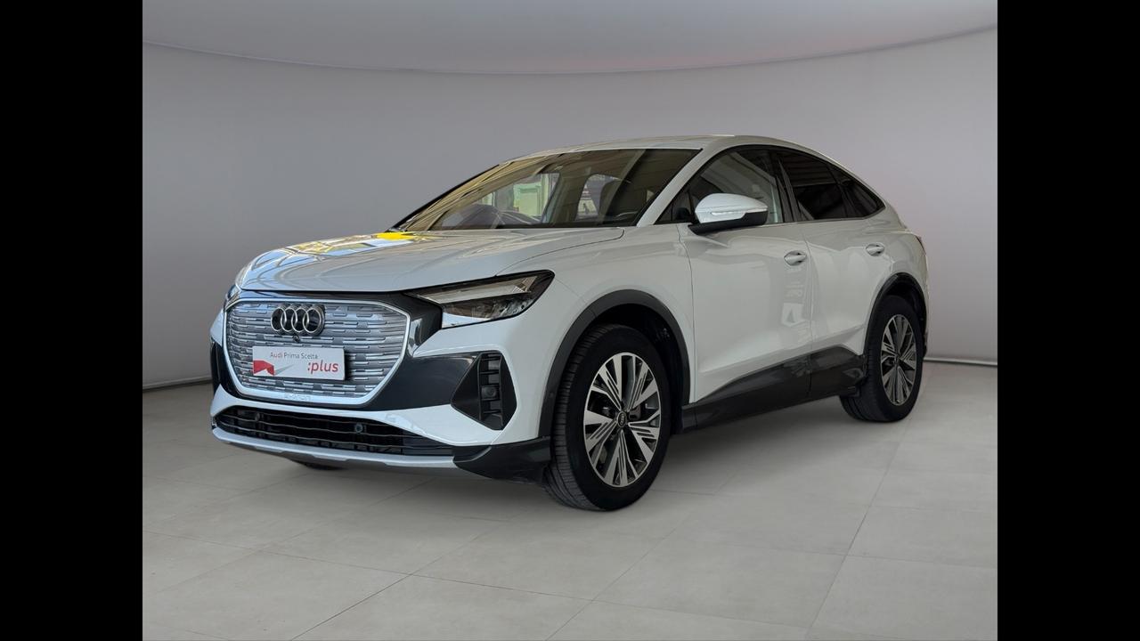 AUDI Q4 e-tron - Q4 Sportback e-tron 40 Business Advanced