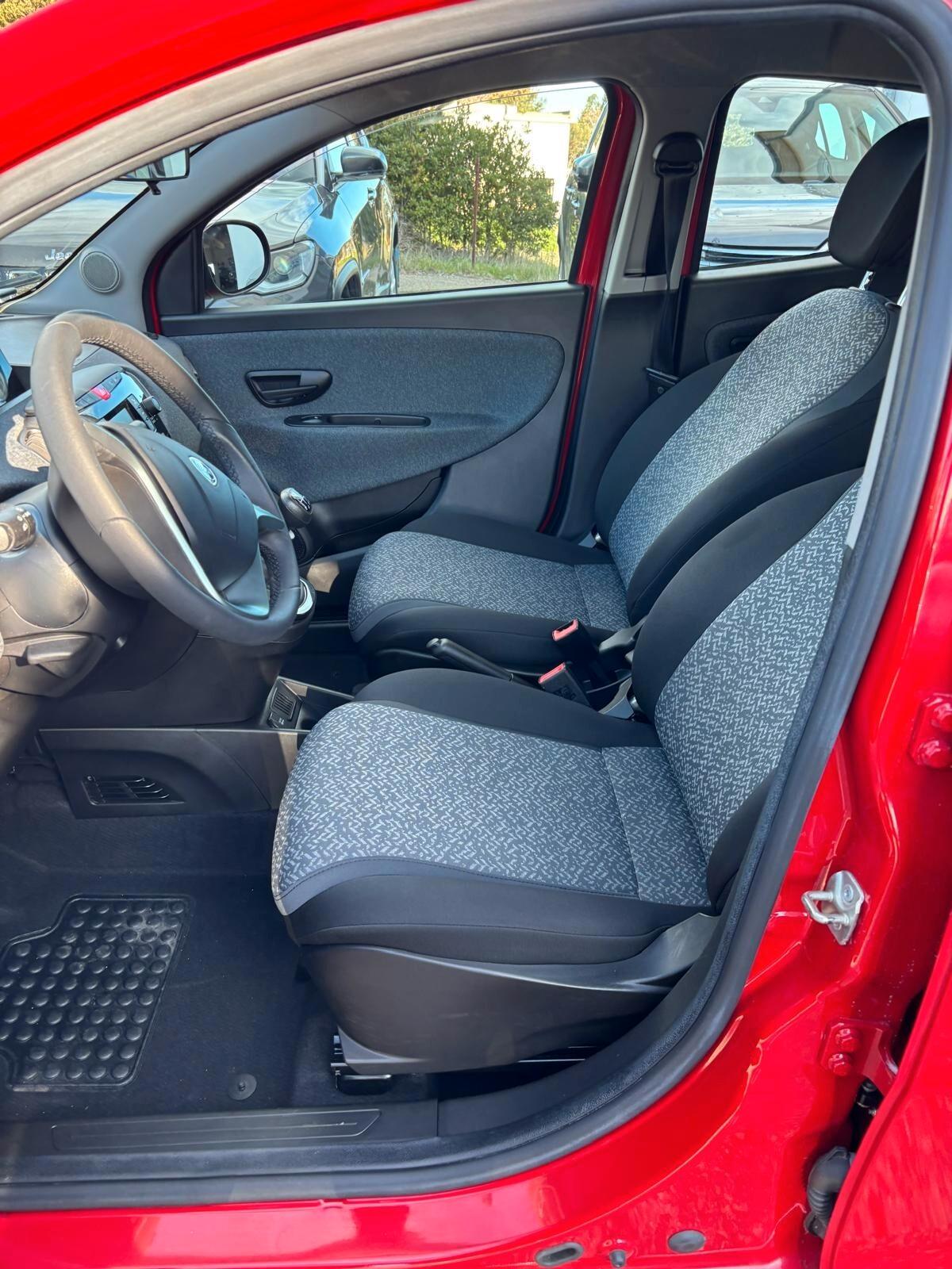 Lancia Ypsilon 1.0 FireFly 5 porte S&S Hybrid Silver Plus