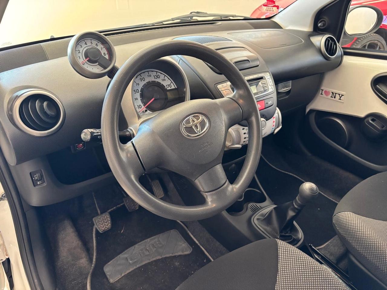 TOYOTA AYGO ANNO 2012 BZ 1.0 ADATTA NEOPATENTATI KM 95 MILA
