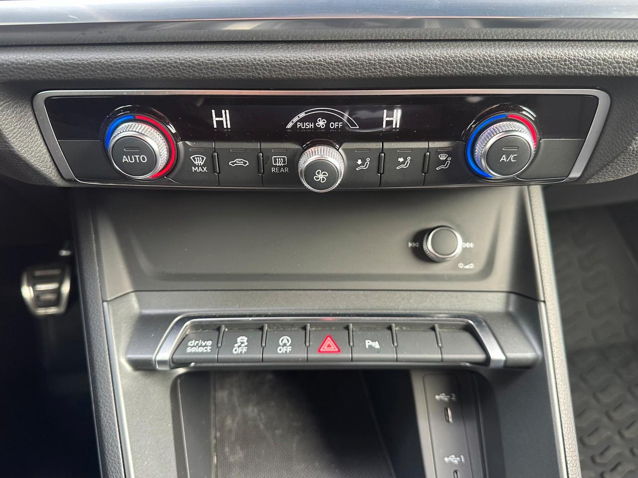 Audi Q3 SPB 35 TDI Identity Black