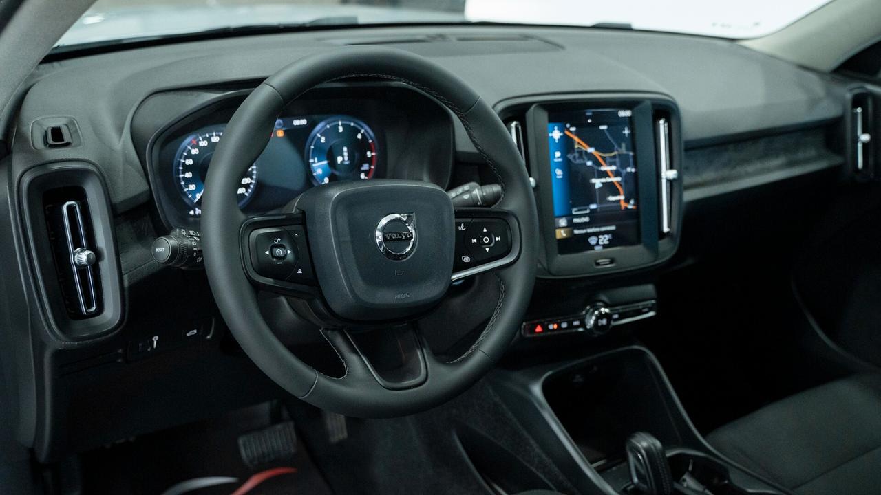 Volvo XC40 2.0 D3 150 CV MOMENTUM PRO AUTO NAVI LED FULL OPTIONAL