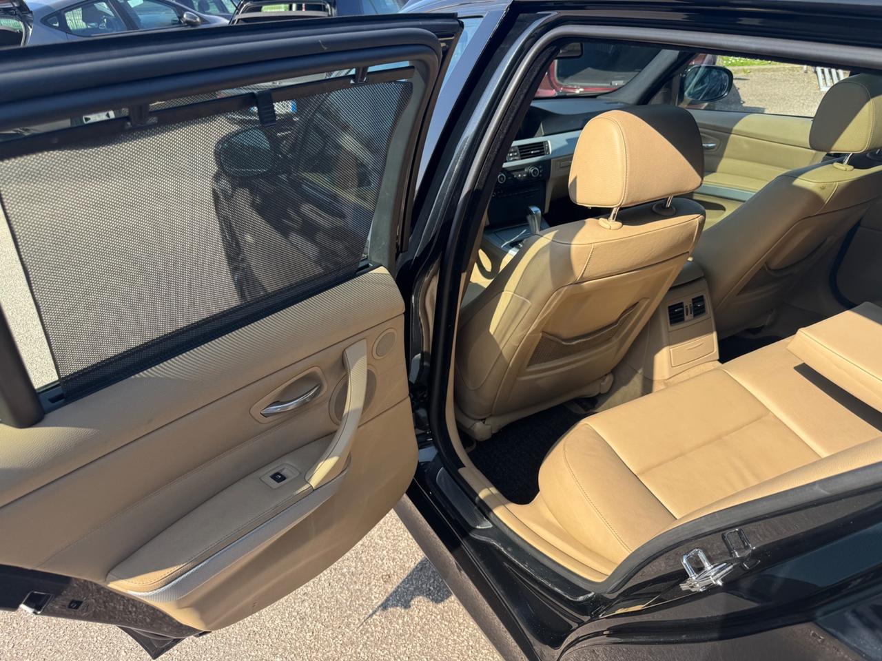 Bmw 320d Touring M-Sport auto tetto navi pelle