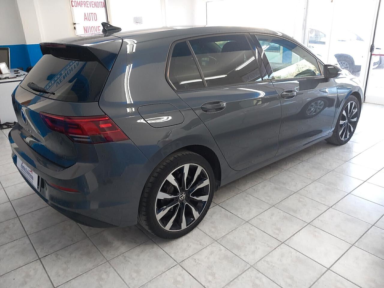 Volkswagen Golf 8 anno 2021 2.0 diesel 101 mila km