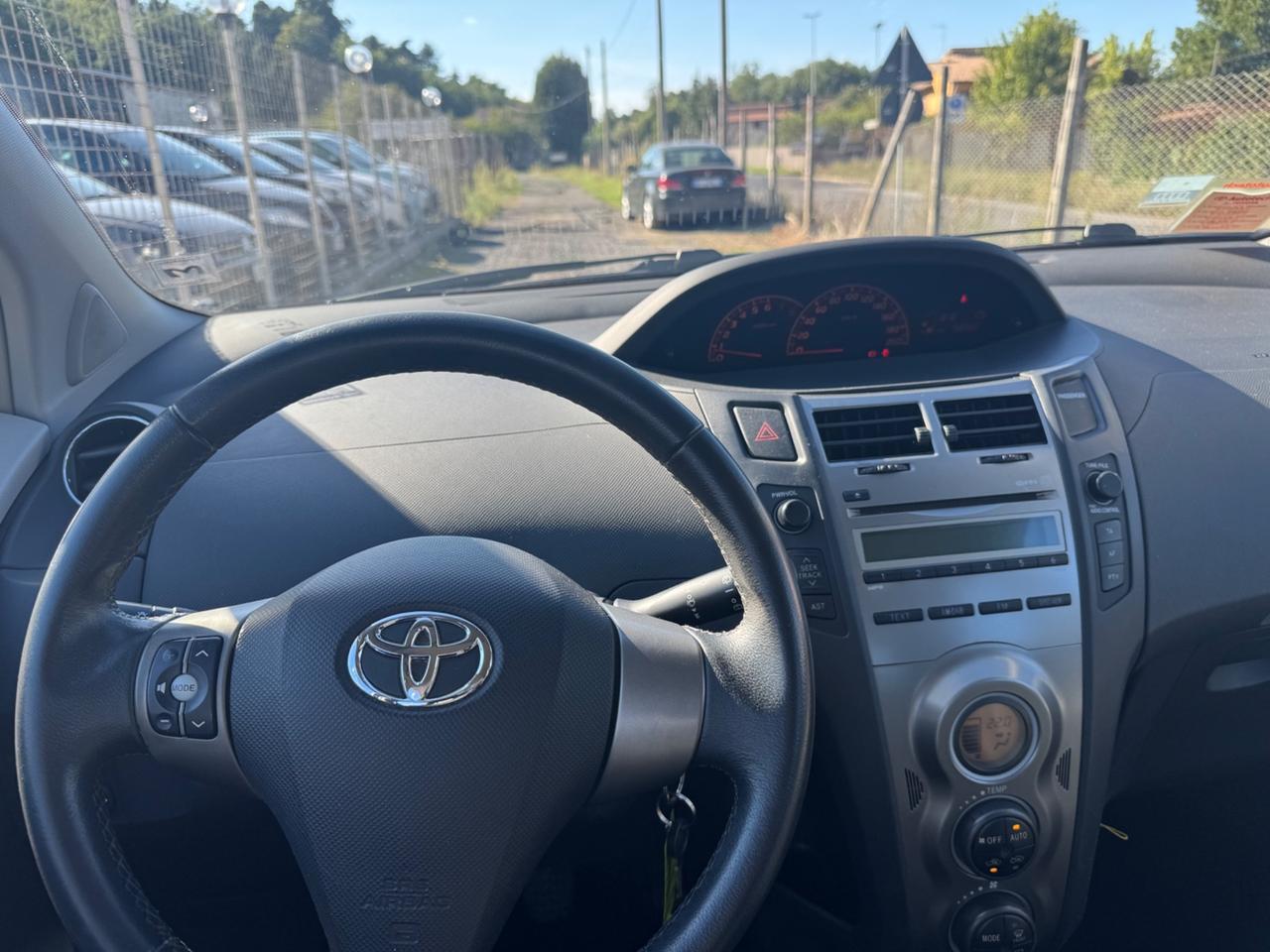 Toyota Yaris 1.0 5 porte Sol NEOPATENTATI