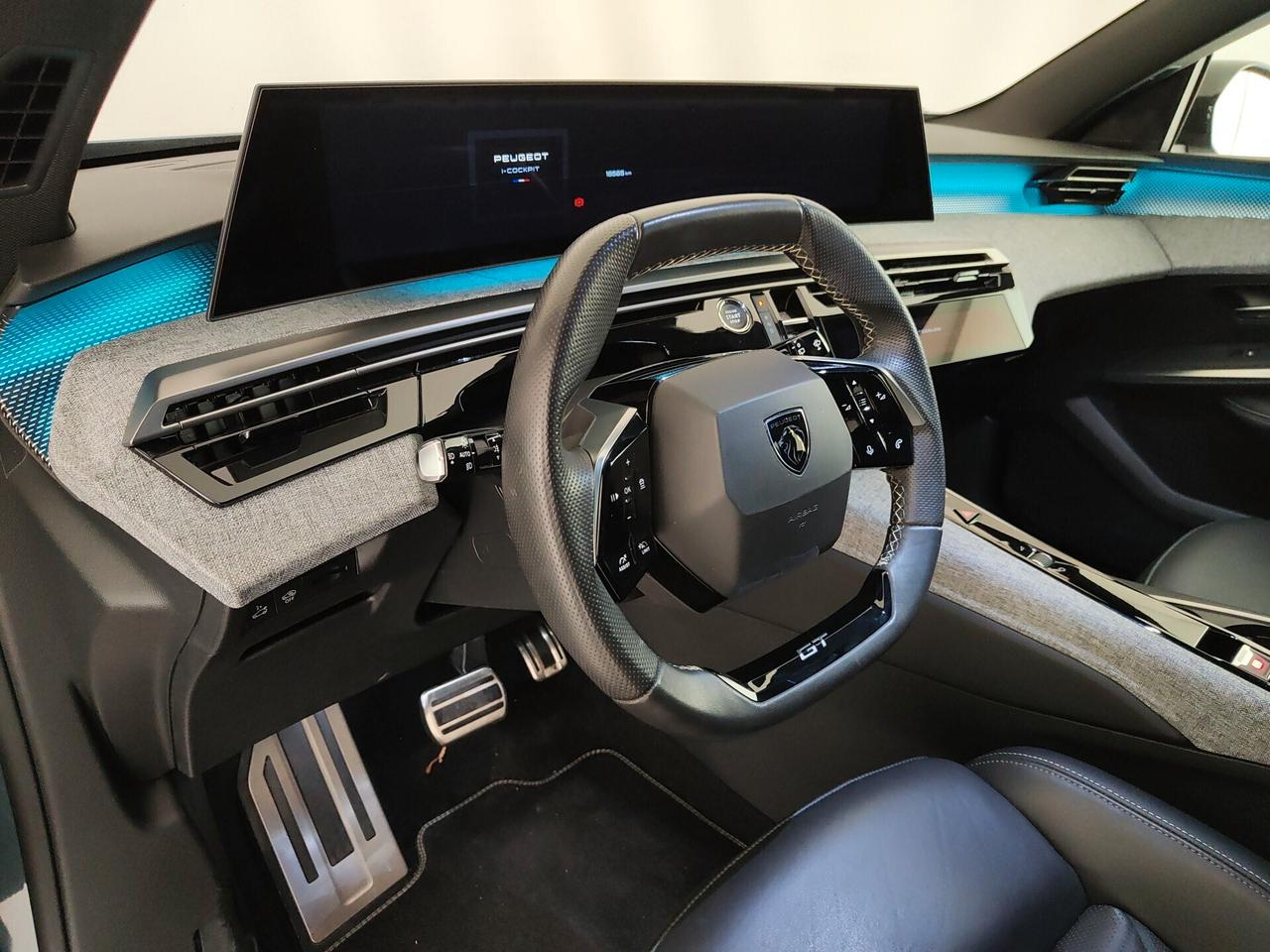 Peugeot 5008 motore elettrico (73kWh) 210 CV GT