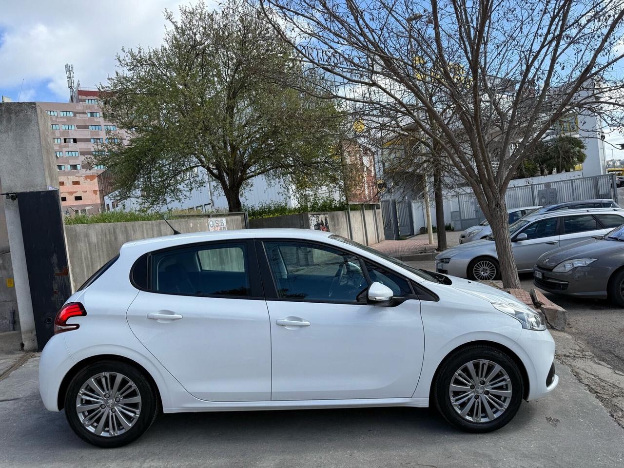 Peugeot 208 KM. 52.000! 5 porte Active