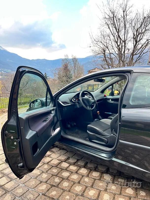 Peugeot 207 NEOPATENTATI