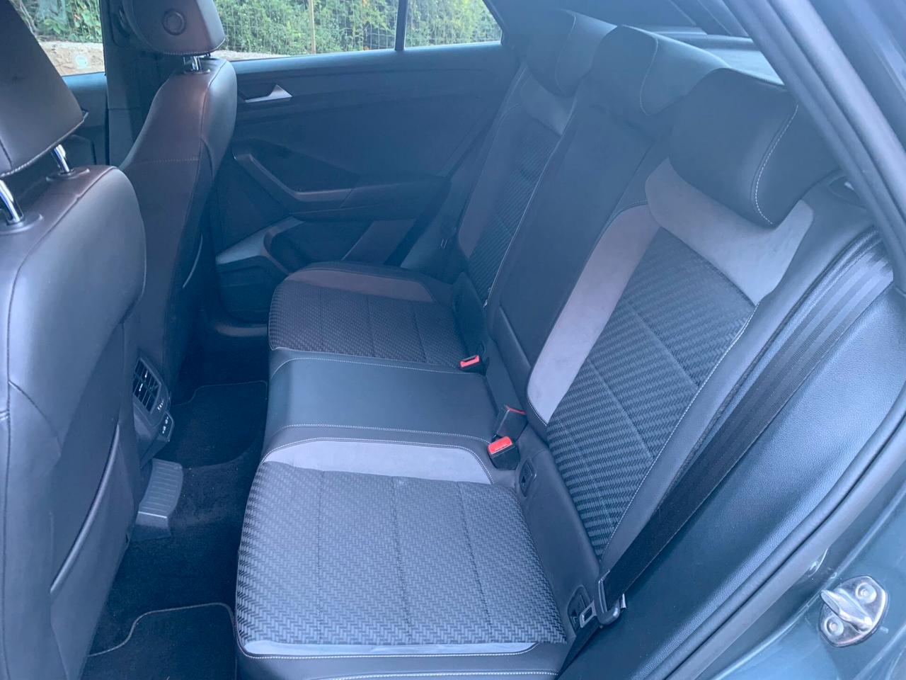 Volkswagen T-Roc 1.5 TSI ACT DSG Sport R-LINE