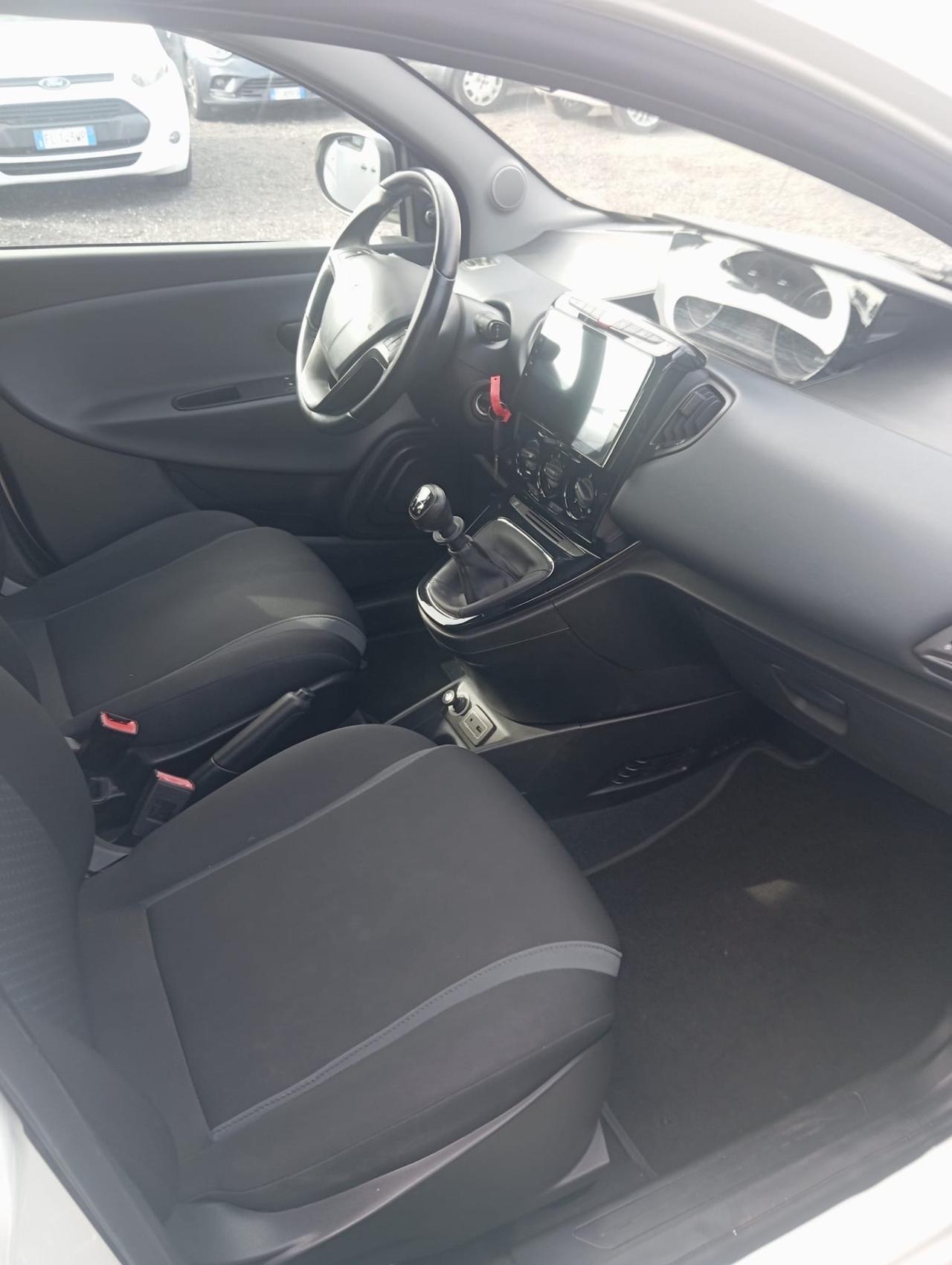 Lancia Ypsilon 1.2 69 CV 5 porte Silver 2017