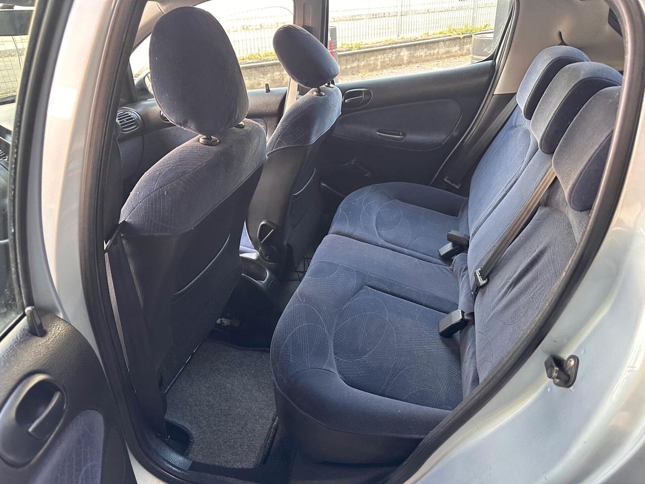 PEUGEOT 206 1.4 BENZINA (ADATTA NEOPATENTATI)