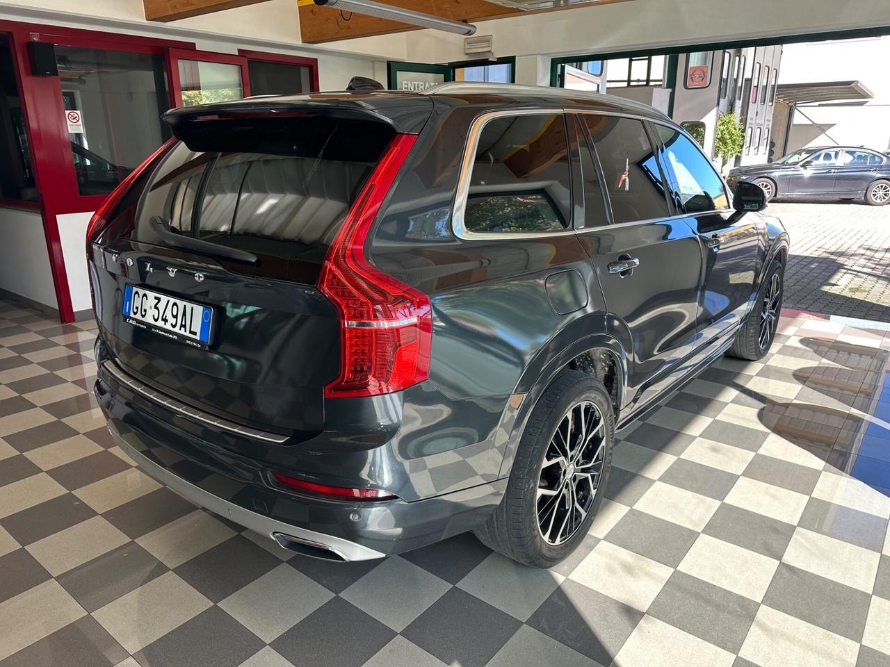 Volvo XC 90 XC90 B5 (d) AWD Geartronic 7 posti Mom