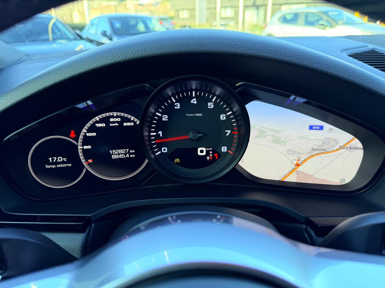 Porsche Cayenne 3.0 V6 white edition tetto apr