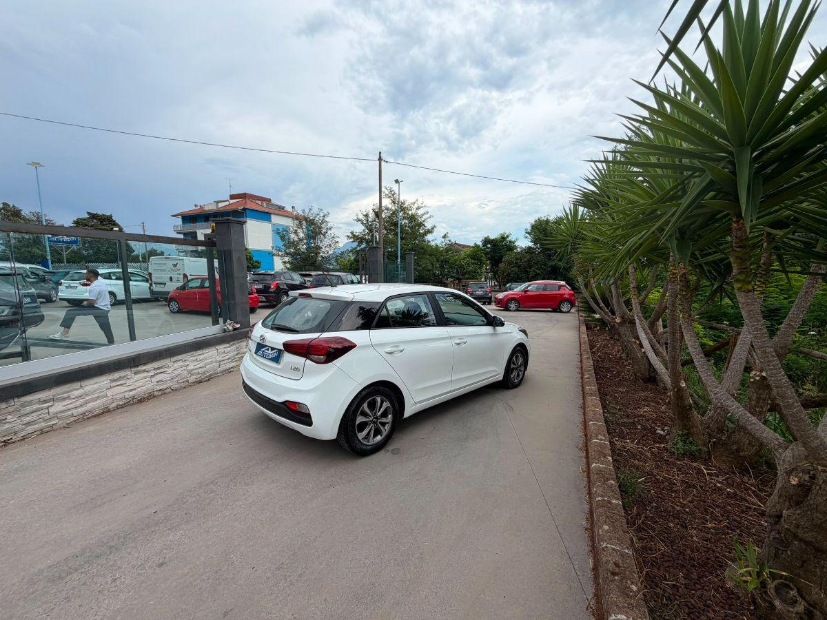 HYUNDAI - i20 - 1.2 5p. Connectline