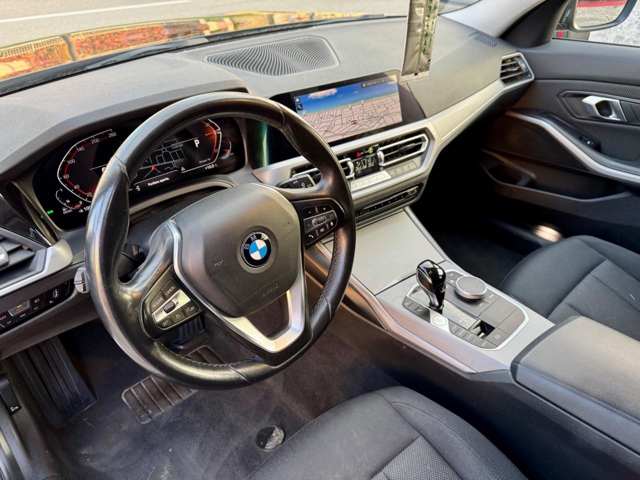 BMW 318d 2.0 150cv XENO NAVI AUT. TEL 2022 (PERMUTO)