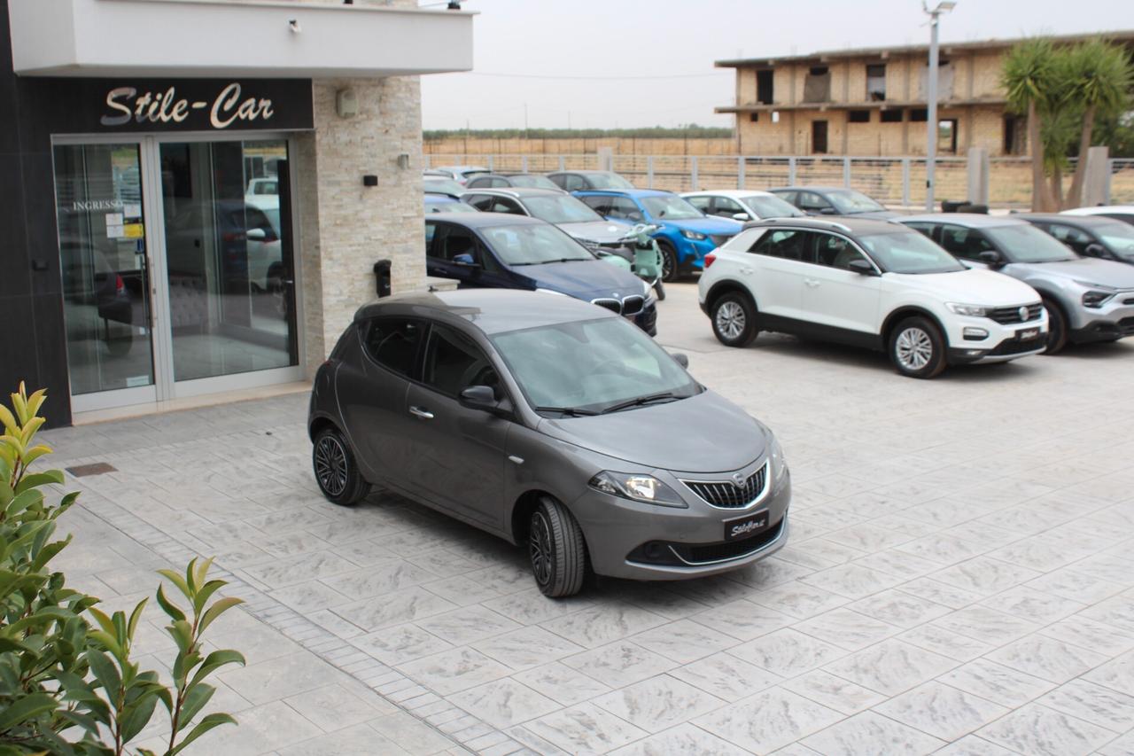 Lancia Ypsilon 1.0 FireFly 5 porte S&S Hybrid Ecochic Silver