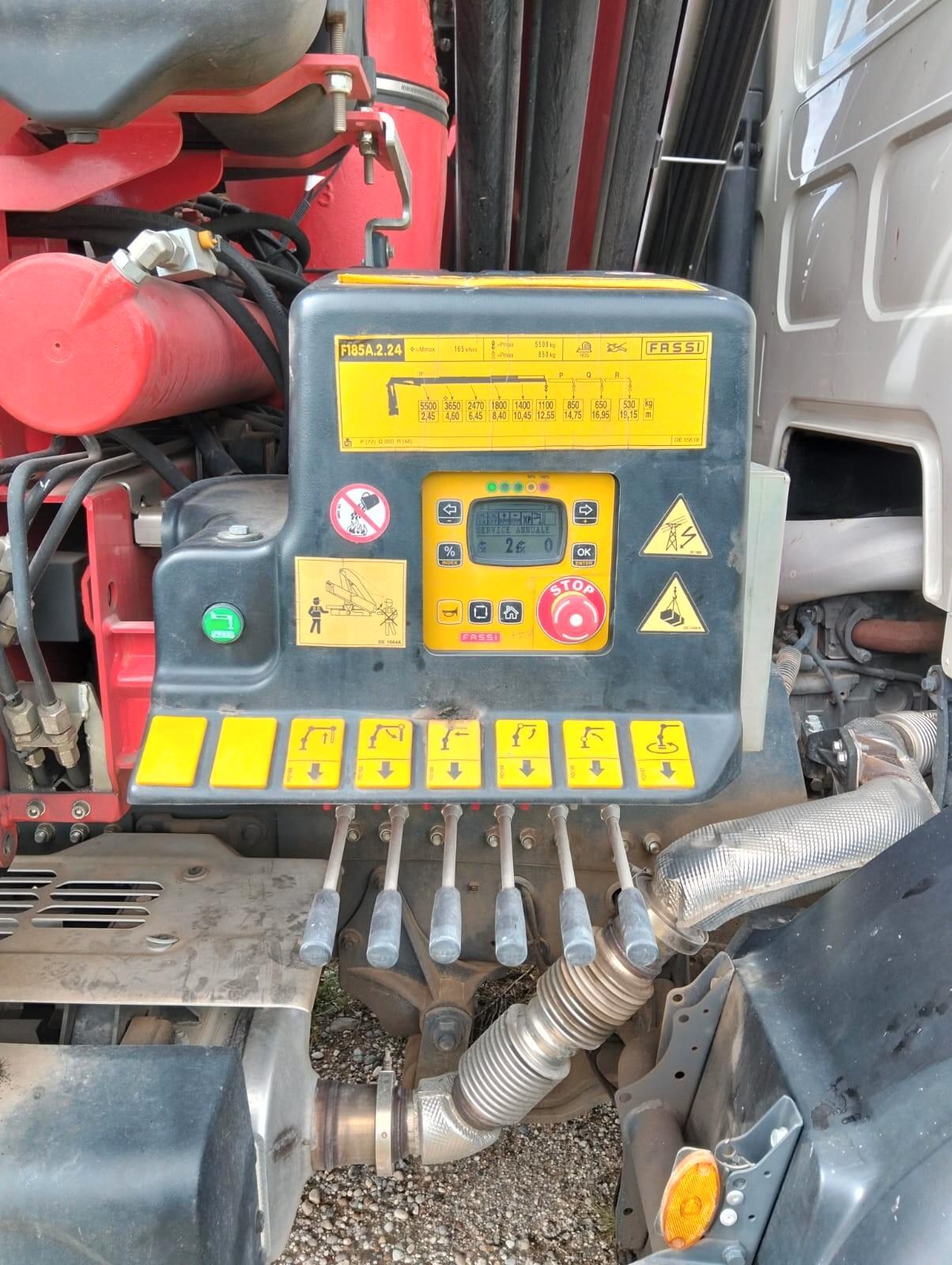 Motrice DAF con Gru #GM