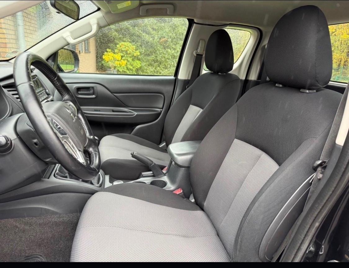 Mitsubishi L200 2.3 D Club Cab 4x4 Super Select Intense 6M