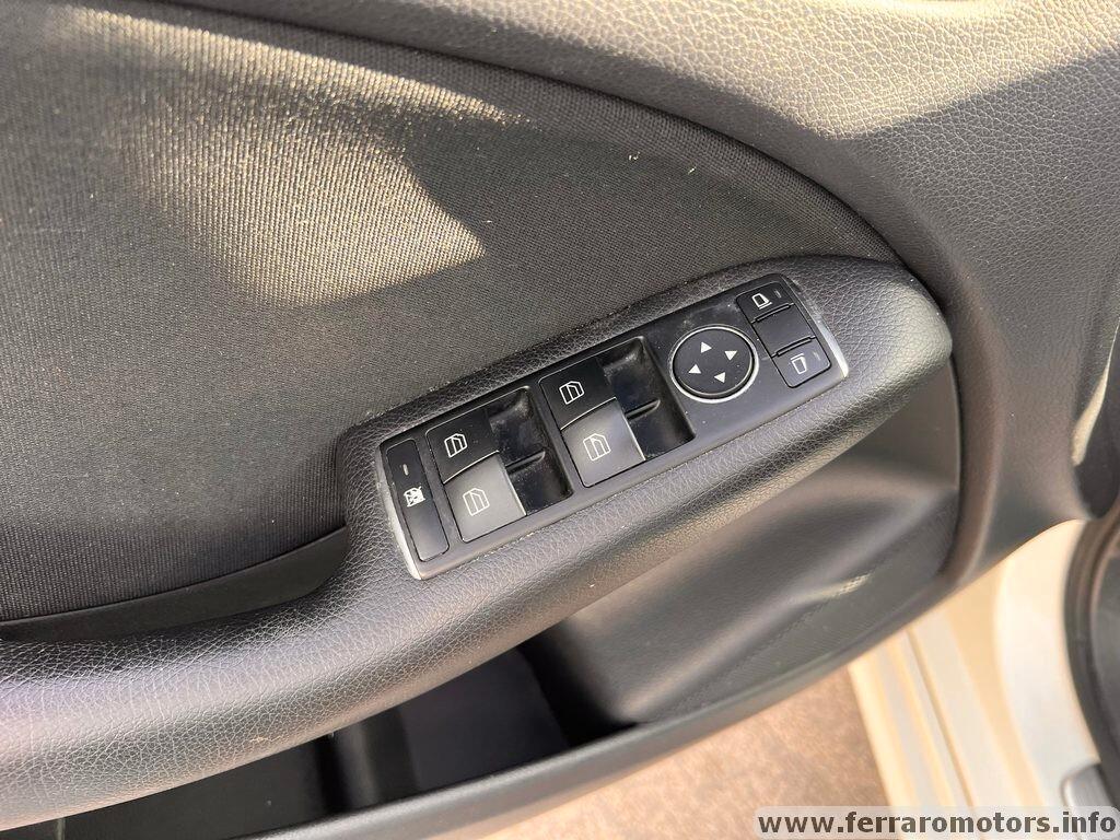Mercedes B 180 CDI Executive teto panoramico