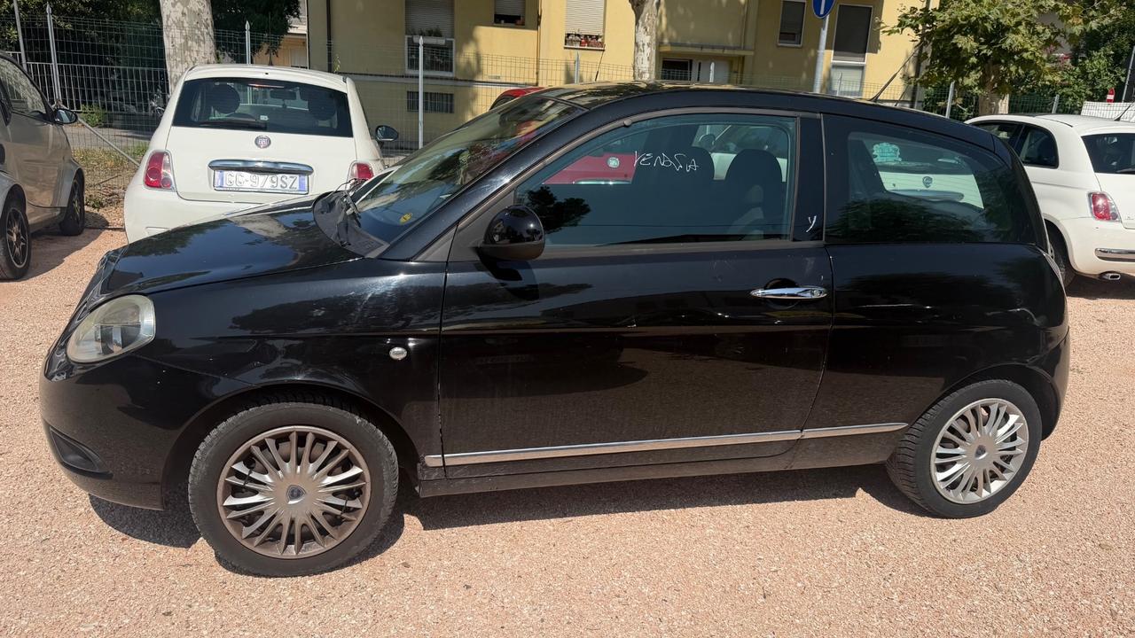 Lancia Ypsilon 1.3 MJT 75 CV Diva