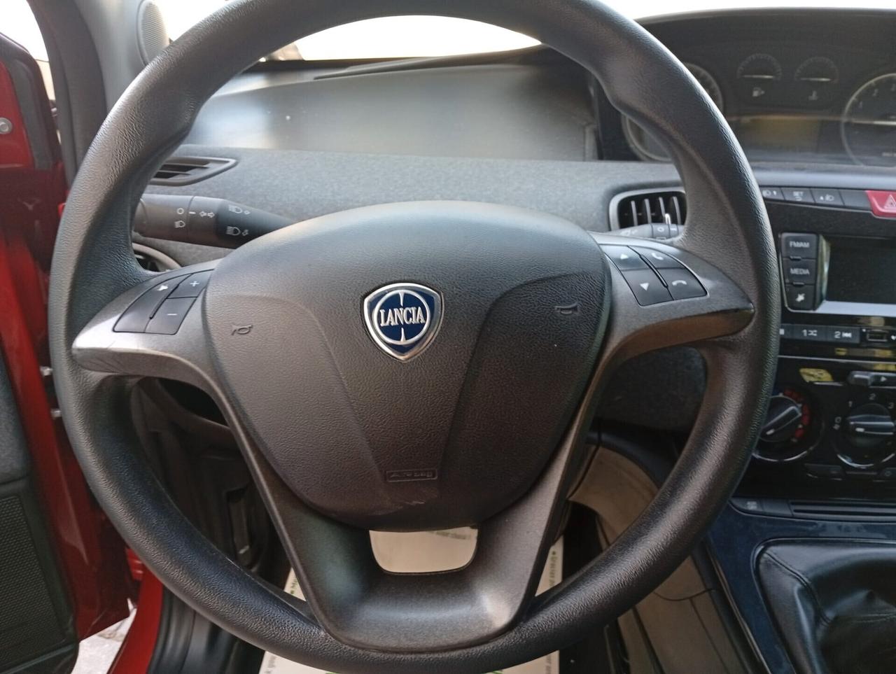 Lancia Ypsilon