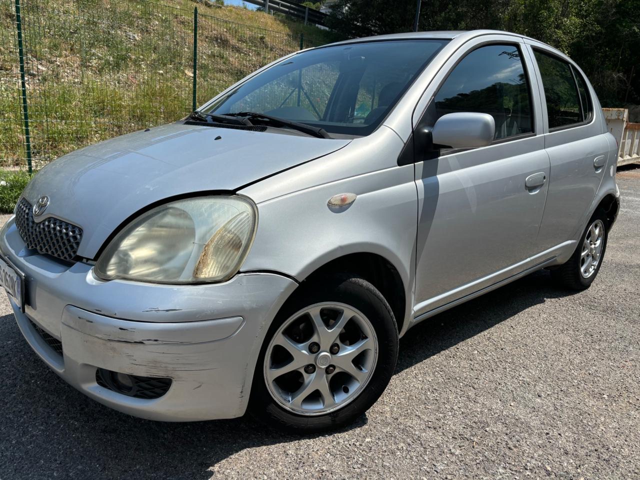 Toyota Yaris 1.0i 16V cat 5 porte Sol