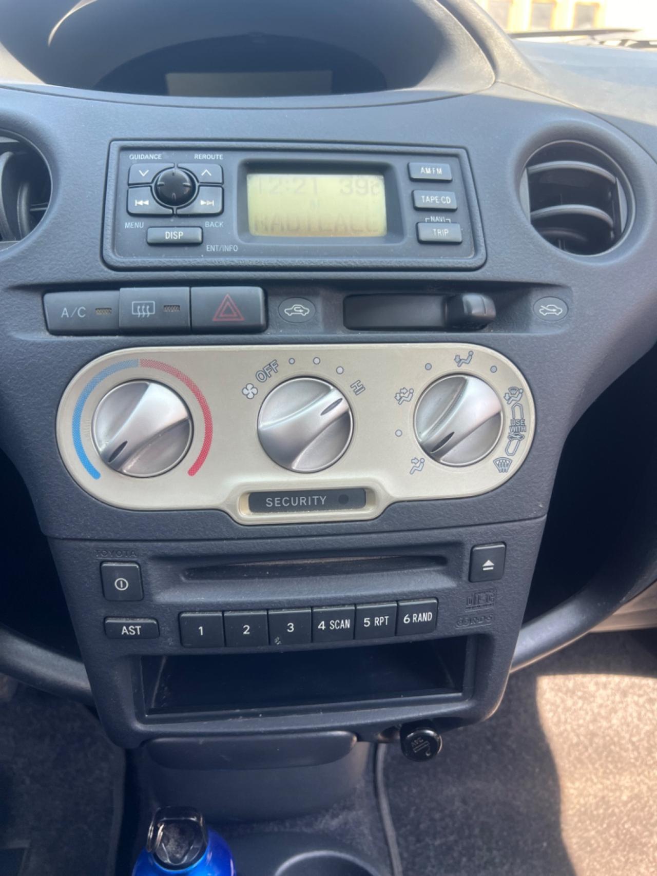 Toyota Yaris 1.0i 16V cat 3 porte Sol Blue