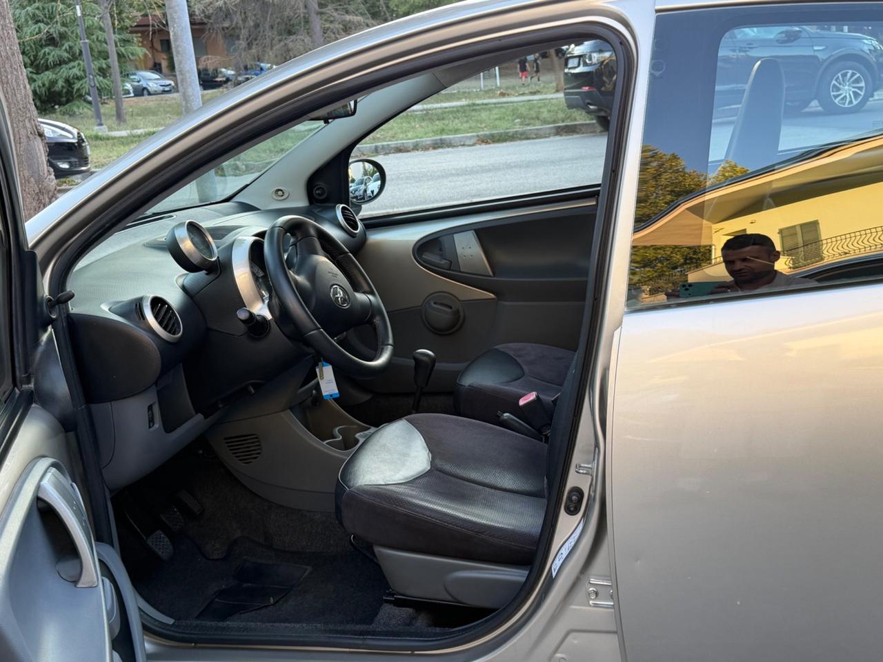Toyota Aygo 1.0 12V VVT-i 5 porte Sol