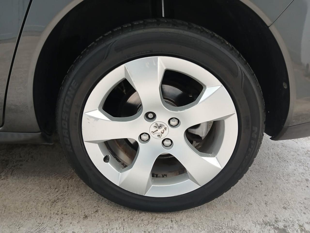 Peugeot 3008 1.6 HDi 110CV Business