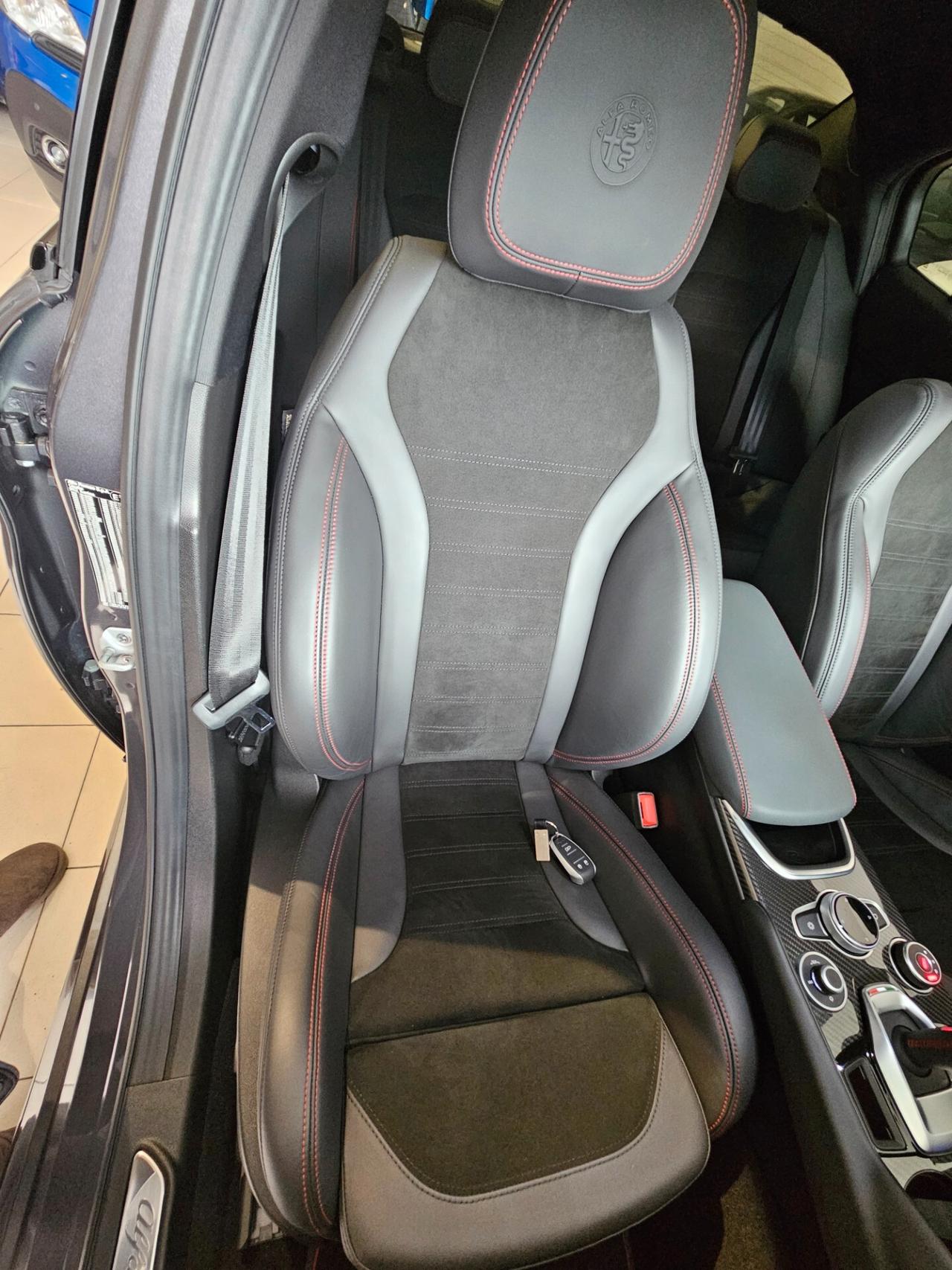 Alfa Romeo Giulia 2.9 V6 Bi-Turbo AT8 Quadrifoglio