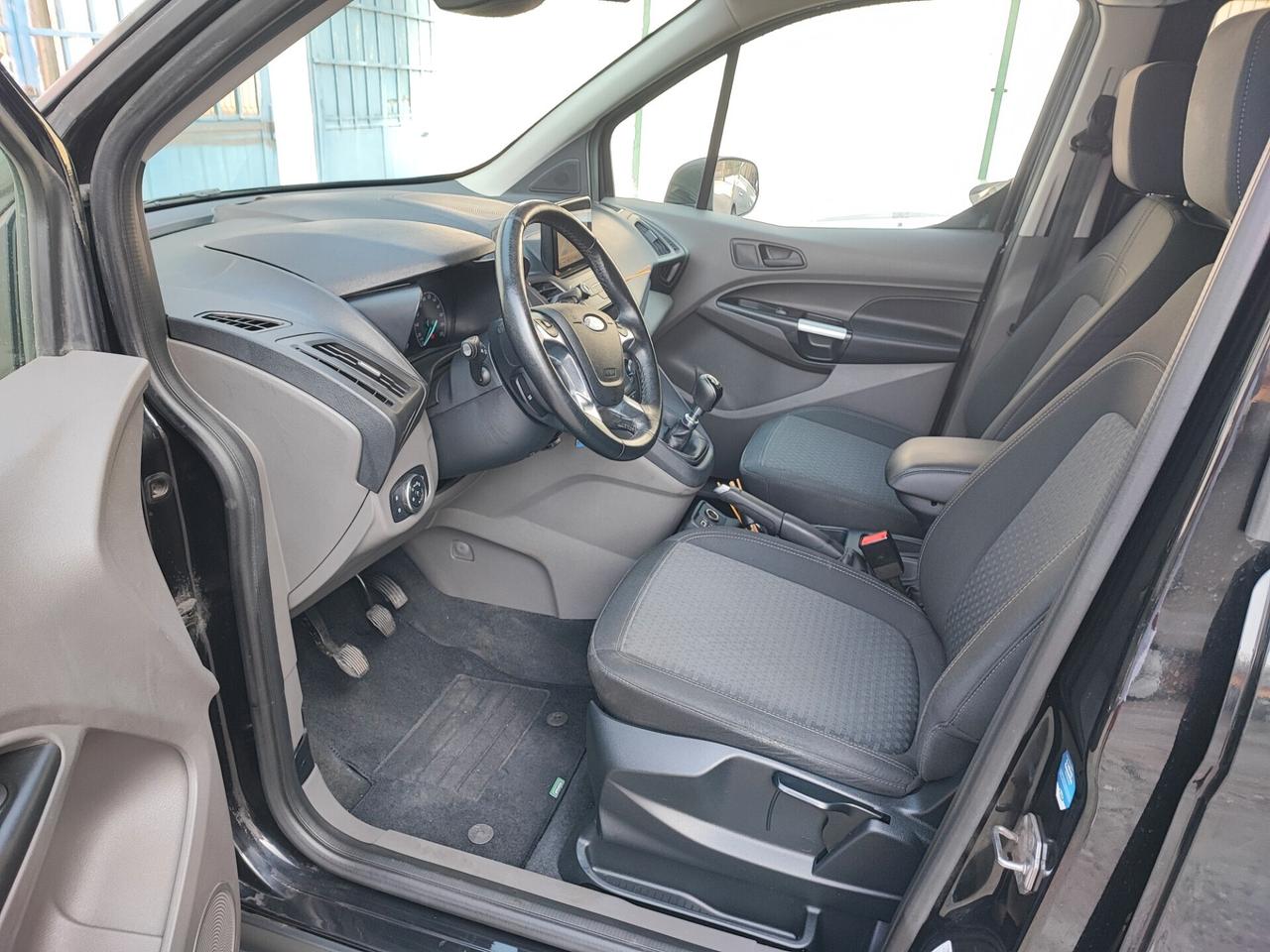 Ford Grand Tourneo Gancio Traino 7 Posti Euro 6