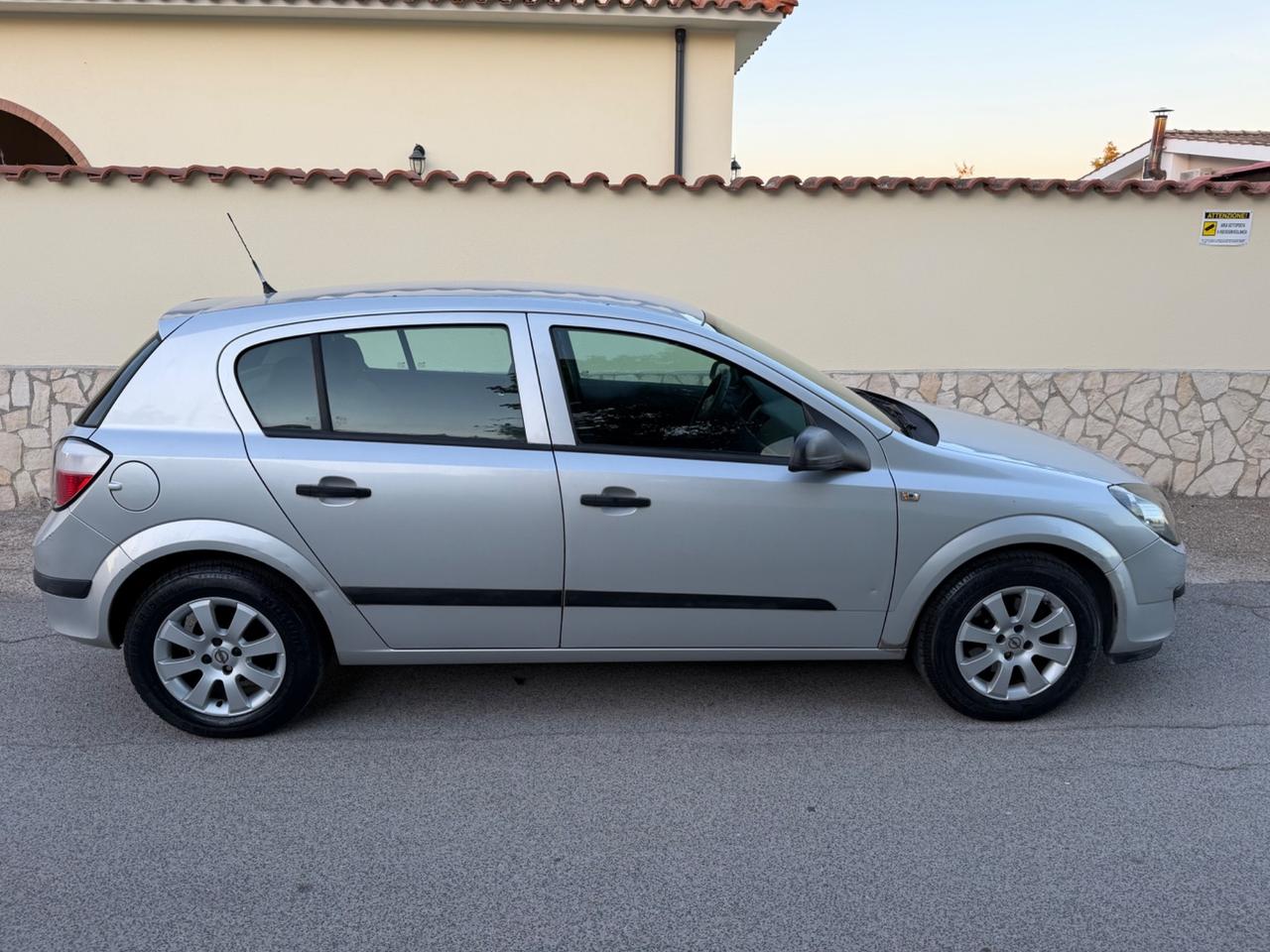 Opel Astra 1.4 16V Twinport 5 porte Enjoy