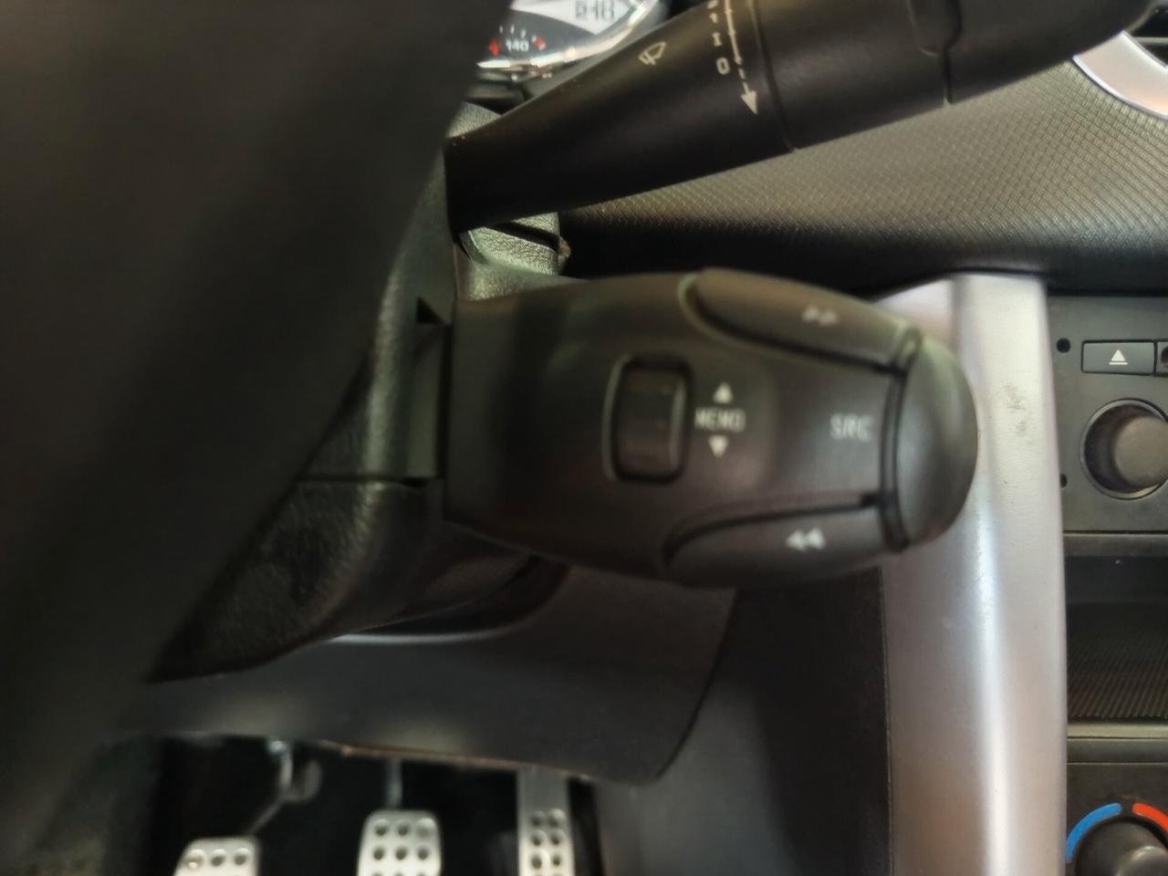 Peugeot 207 1.6 HDi 110CV CC Féline