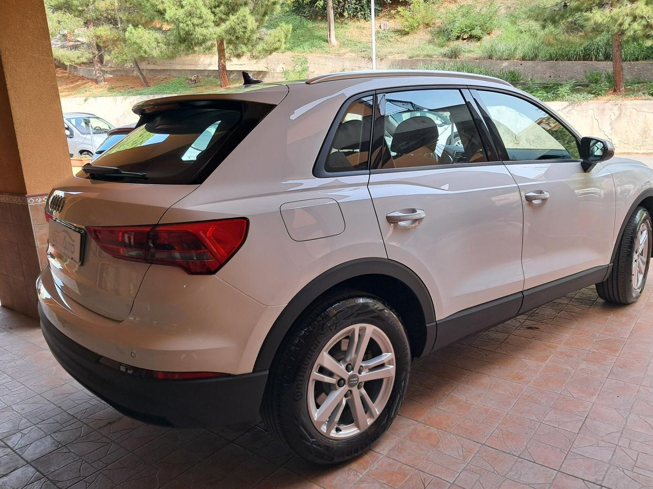 Audi Q3 35 TDI S tronic Business