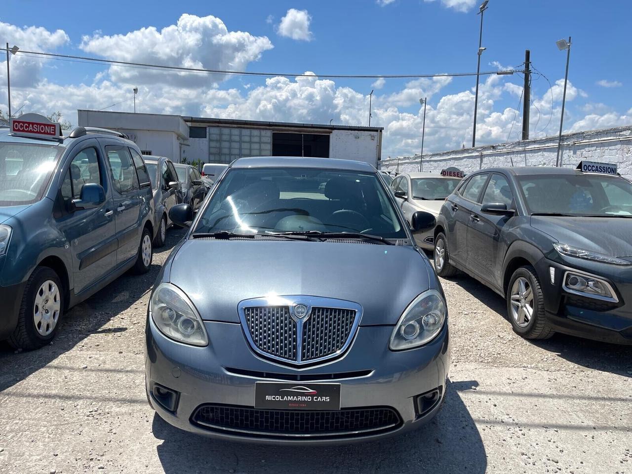 Lancia Ypsilon 1.3 MJT 75 CV Unyca