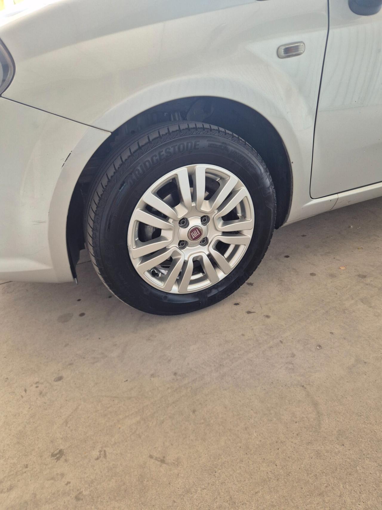 Fiat Punto 1.2 benzina euro 6 neo patentati