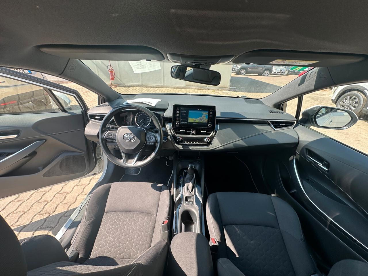 Toyota Corolla 2.0 Hybrid Business