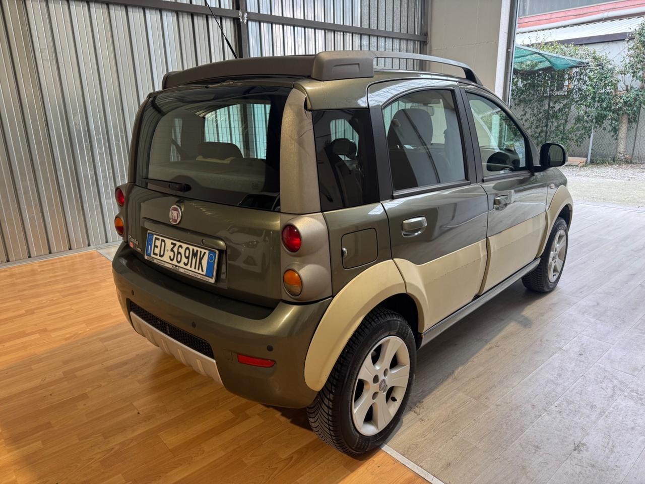 Fiat Panda Cross 4x4 con bloccaggio differenziale