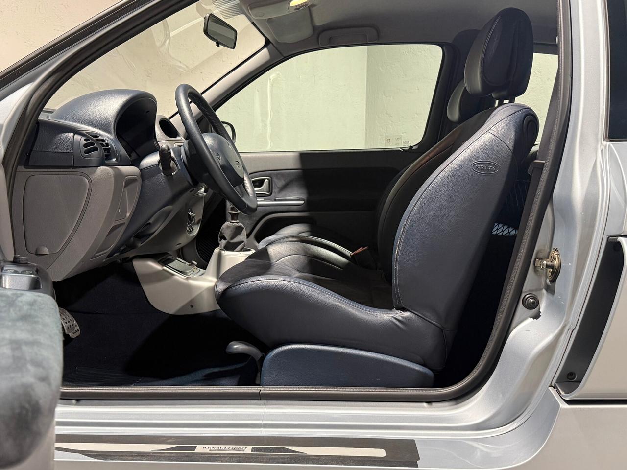 Renault Clio 3.0 V6 24V cat 3 porte Sport