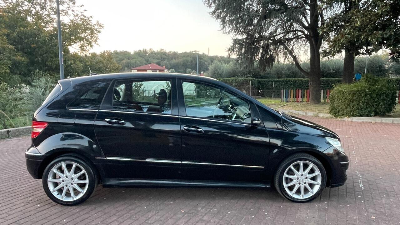 Mercedes classe b200 cdi tetto panoramico,cerchi da 17, pelle,comandi al volante