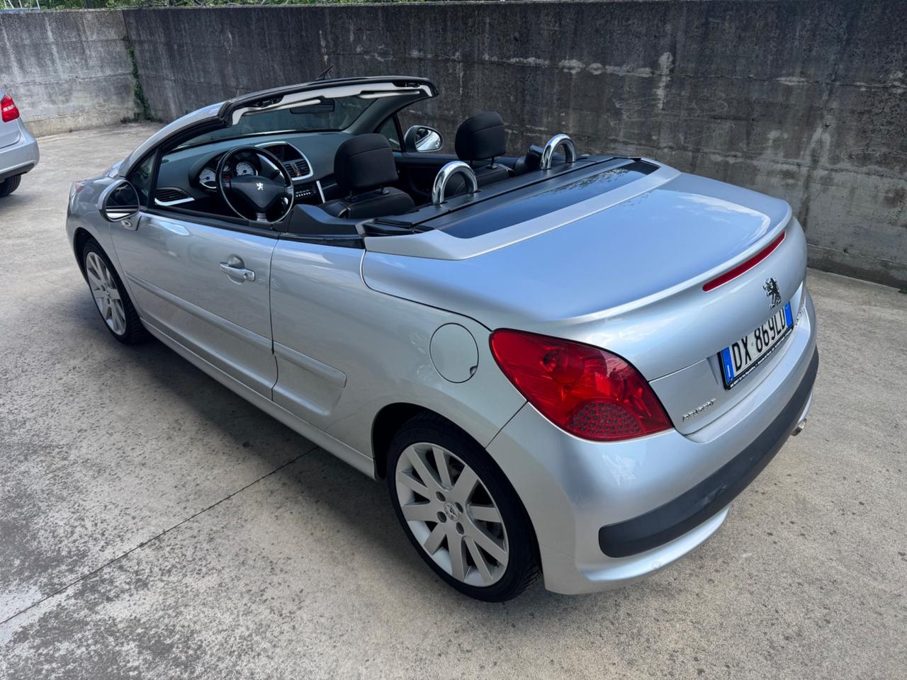 Peugeot 207 1.6 HDi 110CV CC Féline