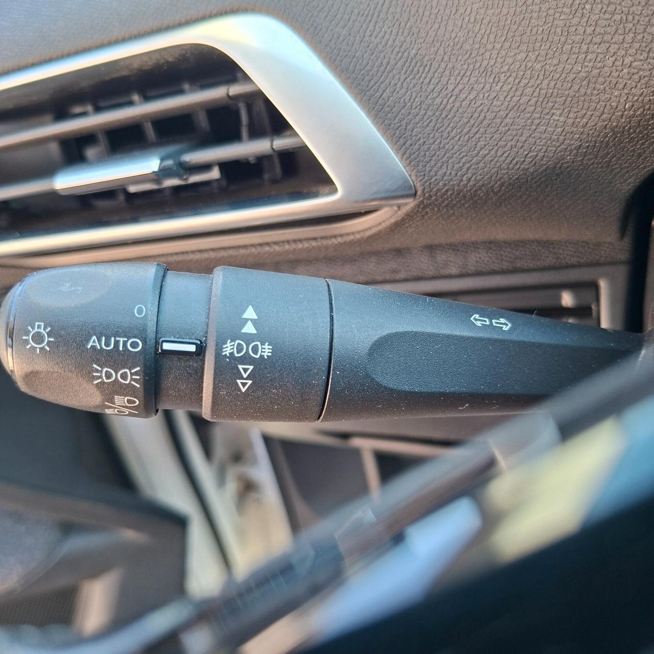 Peugeot 3008 1.5 Bluehdi 130 Cv Active